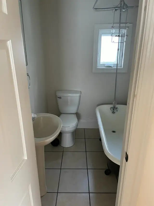 2 Bedroom plus den downtown Kingston in Long Term Rentals in Kingston - Image 5