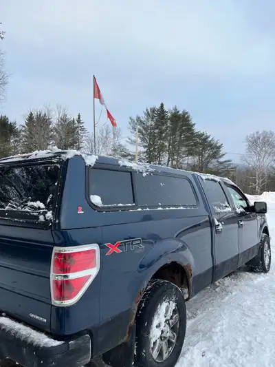 Truck cap is in great shape. - there’s wires for the brake lights -fully functioning sliding side wi...