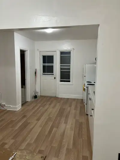 Small 41/2, second floor, near metro, new renovation