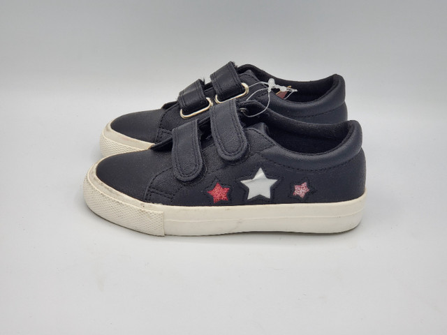 Girls Shoes Stars Model Black Size 9 brand new / souliers filles dans Enfants et jeunesse  à Ouest de l’Île