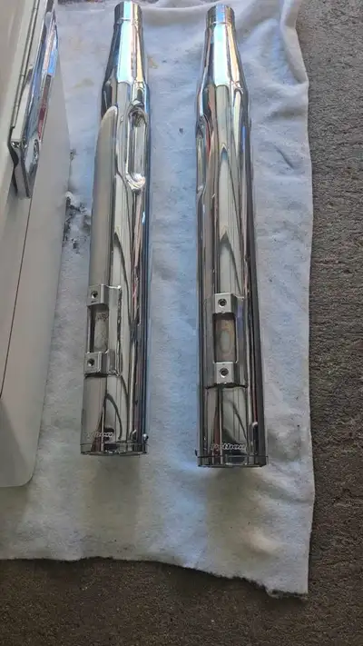 Like new condition "Phyton" slip-ons mufflers for Harley-Davidson. Taken off 2008 Electra Glide Ultr...