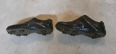 Mint, barely worn older golf shoes. Super comfortable. Spikes are mint other than 1 - shown in pictu...