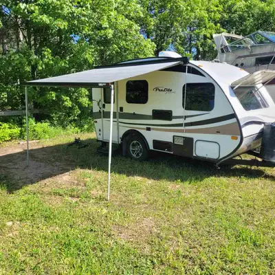 Roulotte Prolite Plus S, achetée neuve en 2016. Vérifiée au garage en mai 2026 (facture disponible)....
