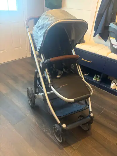 UPPAbaby Cruz V2 in Gregory (colour) stroller with seat, infant car seat and two bases for vehicles....