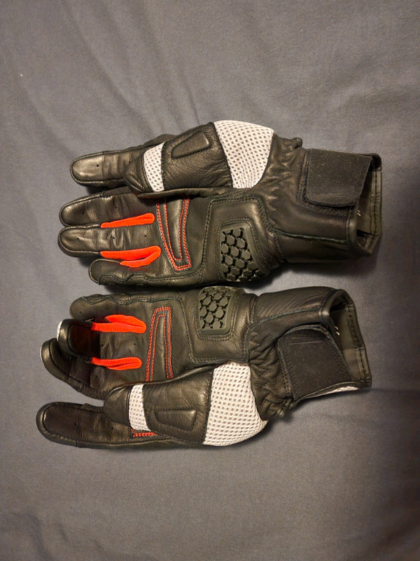 Revit Dirt 3 Gloves Black/Red XL in Men's in Peterborough - Image 2
