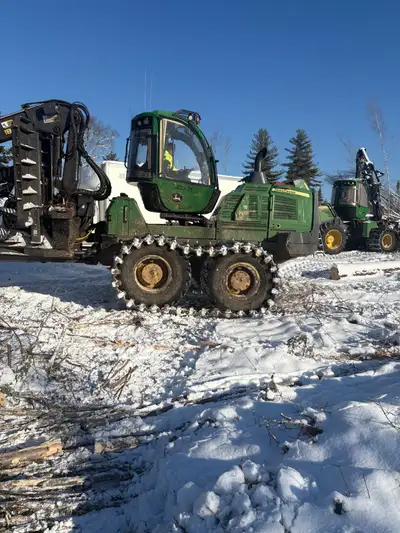 2021 1910G John Deere Forwarder it has over 19,000 hours Still working with it It has new half track...