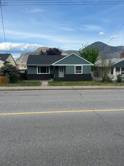 2 Bedroom upper floor unit available for rent in downtown Kamloops. Close to Hospital, shops and par...