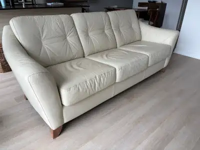 Divan en cuir ivoire de marque Jaymar, View more