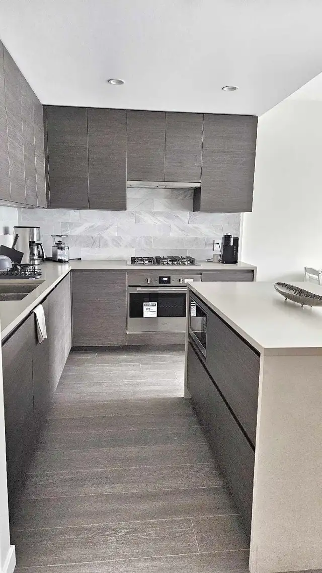 private furnished bedroom and a small den in Room Rentals & Roommates in Vancouver - Image 5