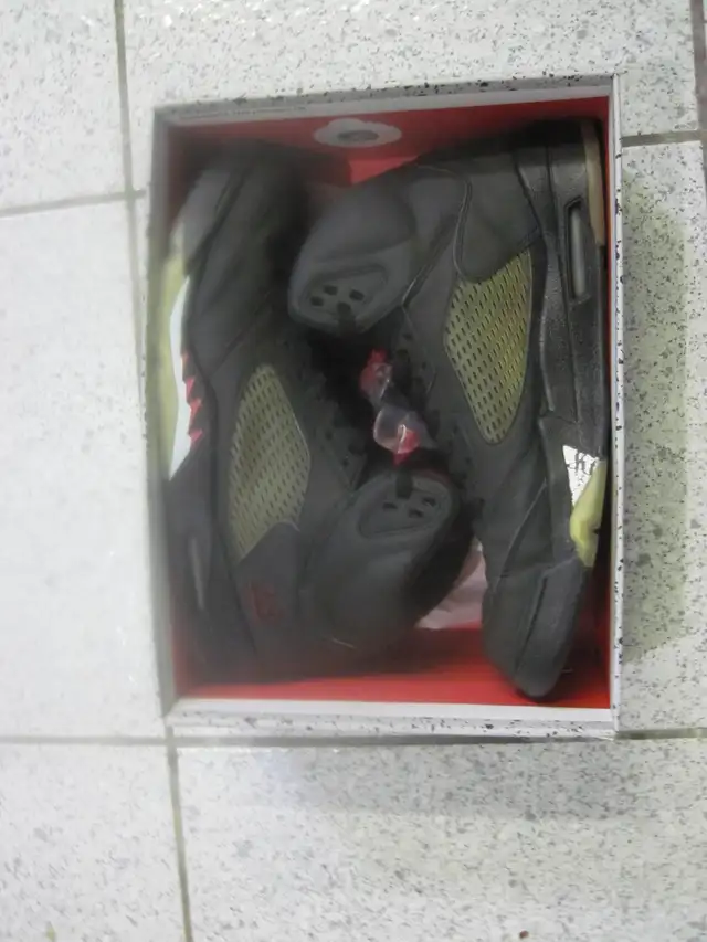 Jordan 5 Size 12 in Men's Shoes in Markham / York Region - Image 2