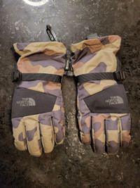 New North Face Gortex camouflage gloves