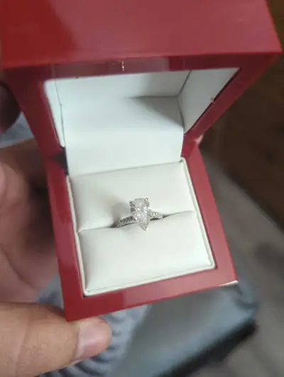 I am moving away and I am looking to sell this engagement ring before my move. Need gone asap. This...