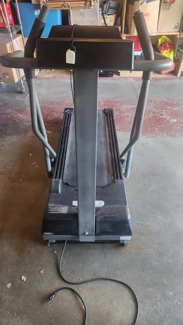 Spirit Treadmill in Exercise Equipment in Edmonton - Image 3