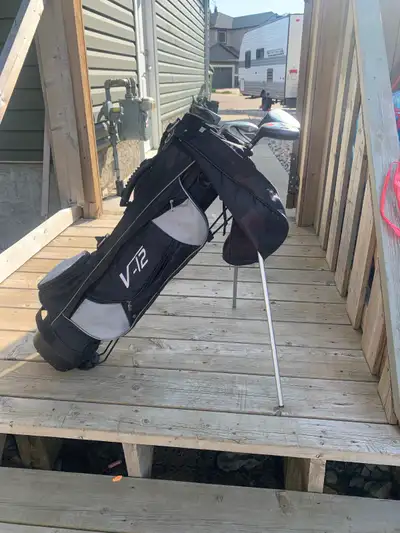 Free clubs to a young rookie golfer - lefty, View more