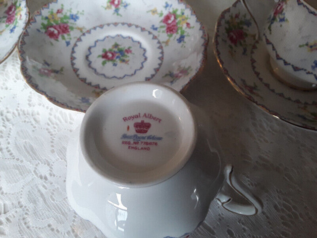 BONE CHINA CUPS SAUCERS (6)  - ROYAL ALBERT, PETITE POINT in Arts & Collectibles in City of Toronto - Image 3