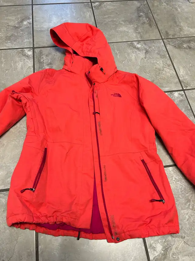 Northface winter jacket L in Women's - Tops & Outerwear in Edmonton - Image 3