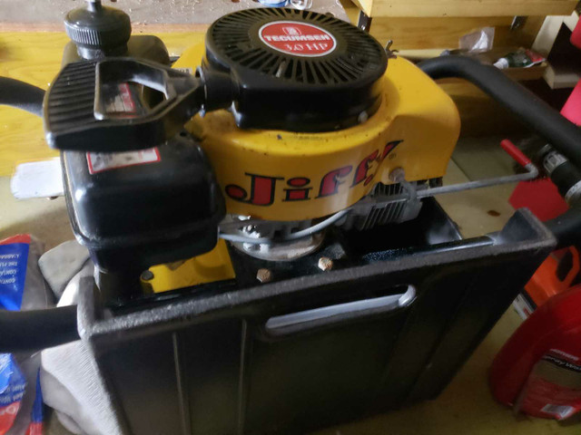 Jiffy ice auger in excellent condition in Fishing, Camping & Outdoors in North Bay - Image 2