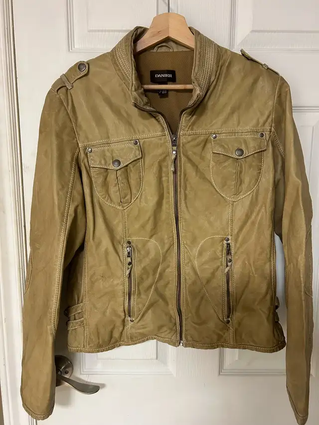 Danier Leather Jacket Women’s in Women's - Tops & Outerwear in Sudbury - Image 4