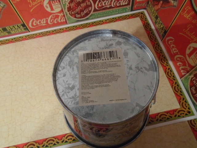 3 Sceau à glace décoratif Coca Cola Decorative Ice Bucket dans Art et objets de collection  à Lévis - Image 4