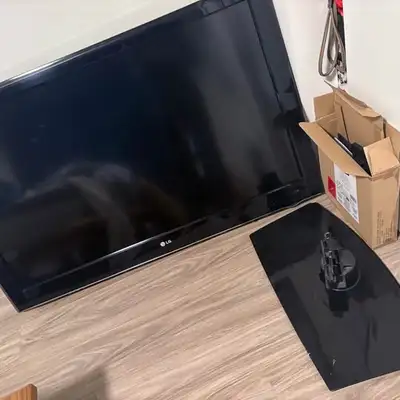 LG TV i47-inch LCD HDTV modèle 47LD520, View more