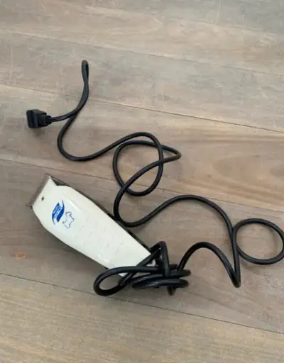 Wahl Clip Pet clipper I'm offering a Wahl Clip Pet clipper, ideal for grooming your furry friends at...