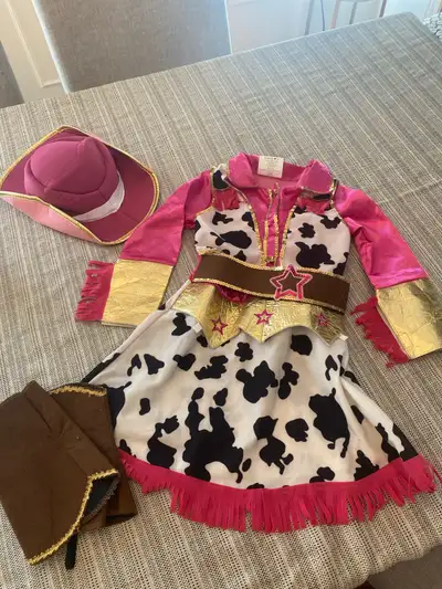 Size 3-4 kids cowgirl costume. Comes with boot covers, hat and dress. Asking$5 See our other ads for...