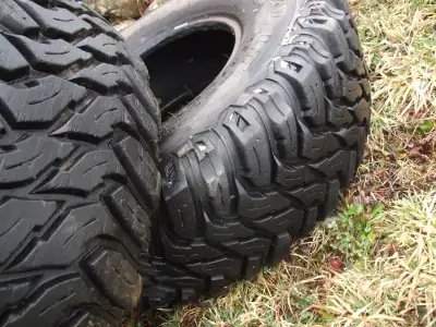 FOR SALE I have 4 31 x 10.5 x 15 tires for sale , Tread is awsome & nearly new ,, beads where bugger...