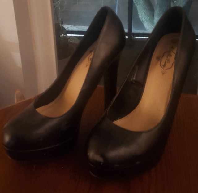 Sz 10 women's platform heels in Women's - Shoes in Kitchener / Waterloo - Image 3