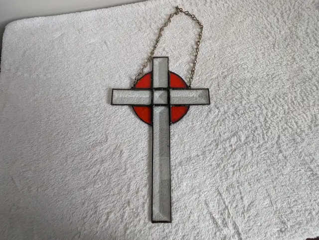 Vintage Stained Glass Cross Window Hanger in Arts & Collectibles in Oakville / Halton Region - Image 2