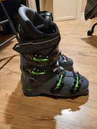 Brand new ski boots