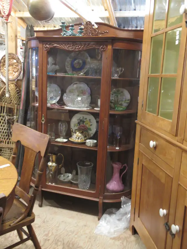 Antique : ) China Cabinets, Display or Curios Cabinets in Hutches & Display Cabinets in Winnipeg - Image 3