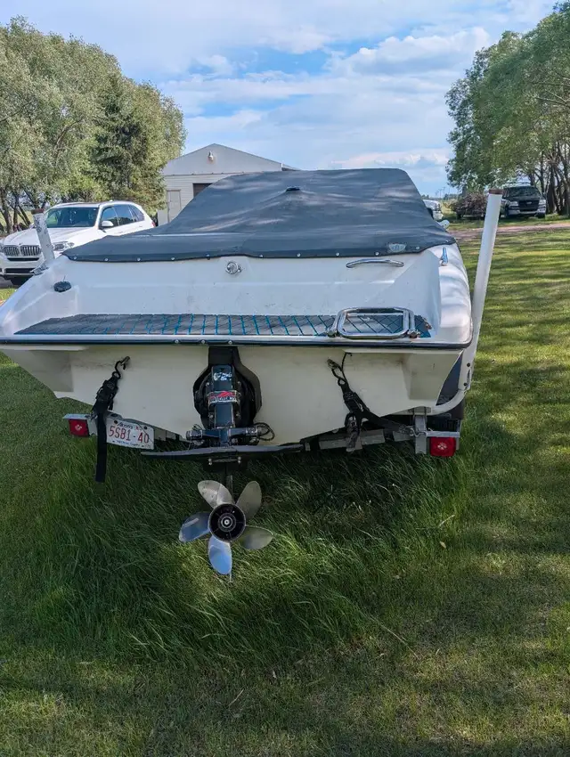 boat  1996 in Powerboats & Motorboats in Lloydminster - Image 8