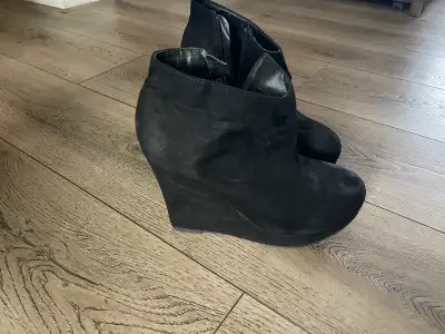 Ladies Shoes, View more