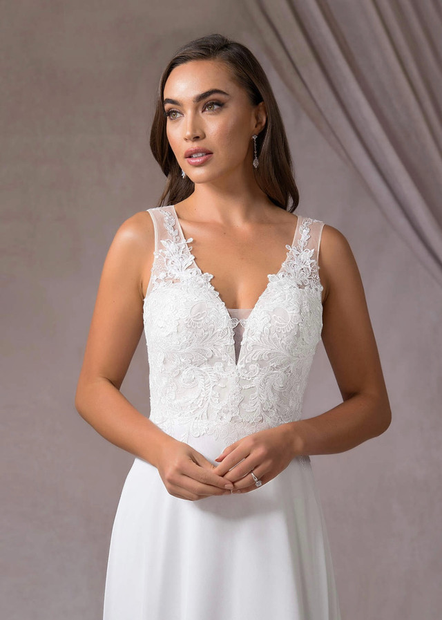 Wedding dress size 0 in Wedding in Belleville