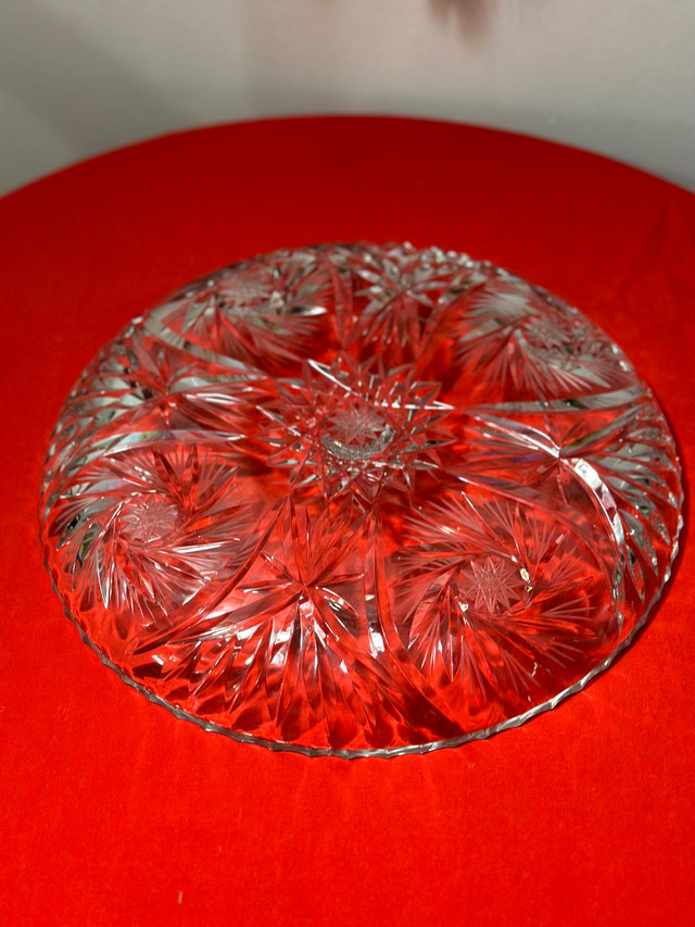 Vintage Pinwheel crystal serving tray / serving platter or fruit in Kitchen & Dining Wares in Mississauga / Peel Region - Image 3