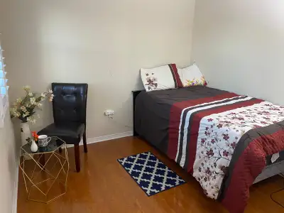 Date: Available October 1. Private room for rent Intersection: Derry Rd & McLaughlin Rd, Mississauga...