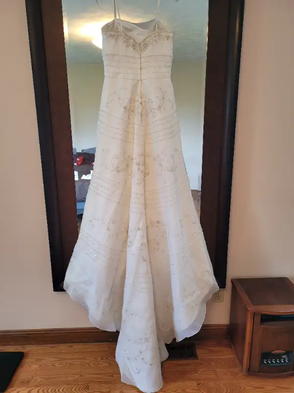 Wedding dress in Wedding in Fredericton - Image 6