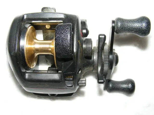 Shimano baitcast reel & rod in Fishing, Camping & Outdoors in Owen Sound - Image 6
