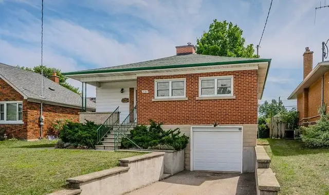 4 Bed, 3 Bath Bungalow in Kitchener