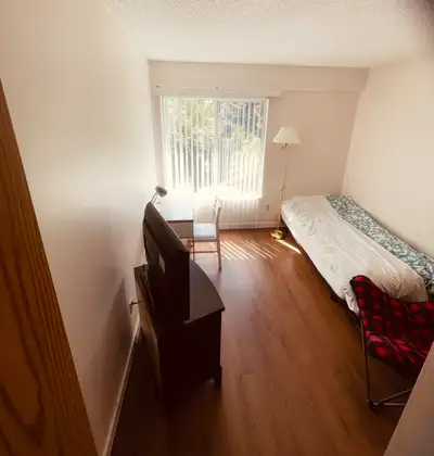 Room for rent available now – female tenants only A cozy room is available for rent in a comfortable...