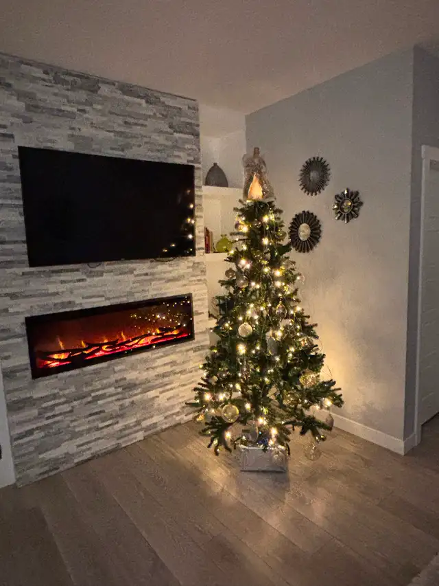 Christmas tree in Other in Calgary - Image 2