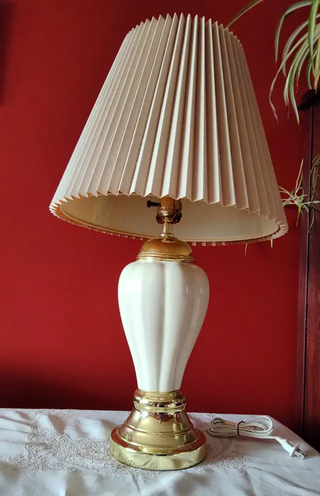 Ceramic and Brass Plated Tri-Light Table Lamp in Indoor Lighting & Fans in Markham / York Region - Image 3