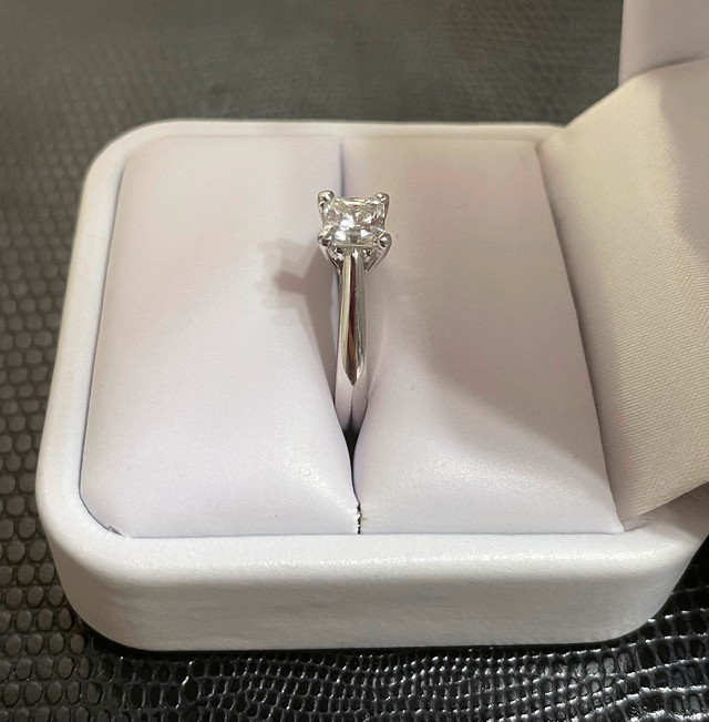 Gorgeous Princess Cut Engagement Ring in Jewellery & Watches in Kingston - Image 2