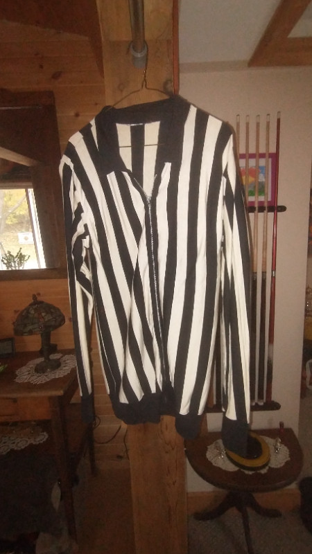 HALLOWEEN COSTUME * MENS * REFEREE SWEATER in Men's in North Bay