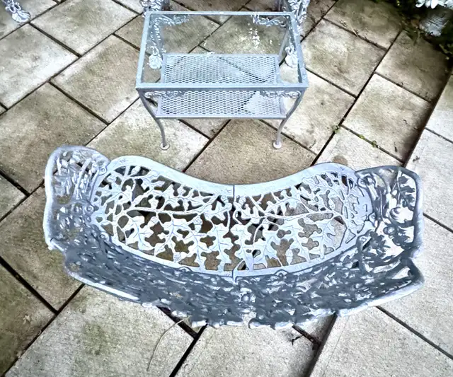 Cast Iron Oak Leaf Motif Bench & Glass Garden Patio/Cafe  in Patio & Garden Furniture in Norfolk County - Image 6