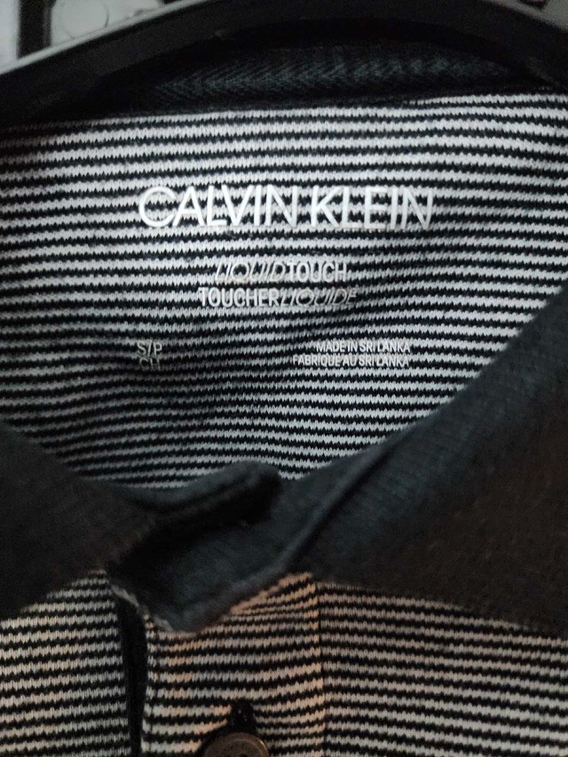 Calvin Klein Golf shirt in Men's in Mississauga / Peel Region - Image 2