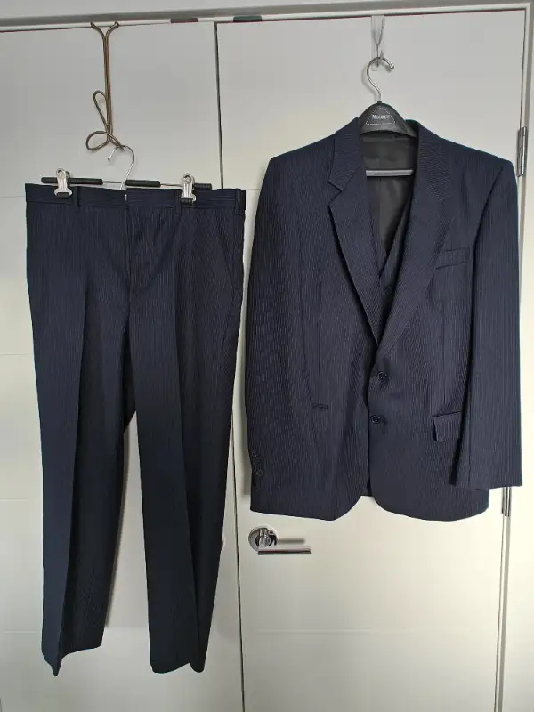 Wm H Leishman Men Formal 3 Piece Wool Suit - 42 Jacket 34 Pants in Men's in Calgary - Image 2