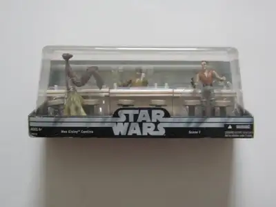 Star Wars, Mos Eisley Cantina with 3 bar sections, chairs, Wuher the bartender, Dr. Evazon and Kitik...
