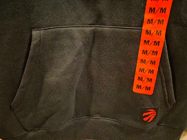 Toronto Raptors Pullover Hoodie (Brand New, Medium) in Men's in Mississauga / Peel Region - Image 5