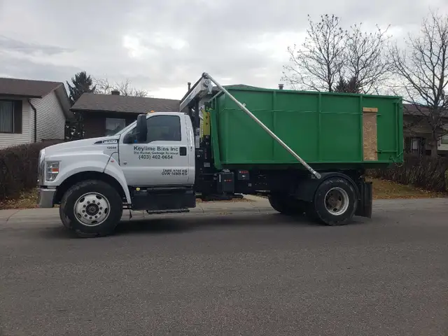 Roll off bins65203779416067121